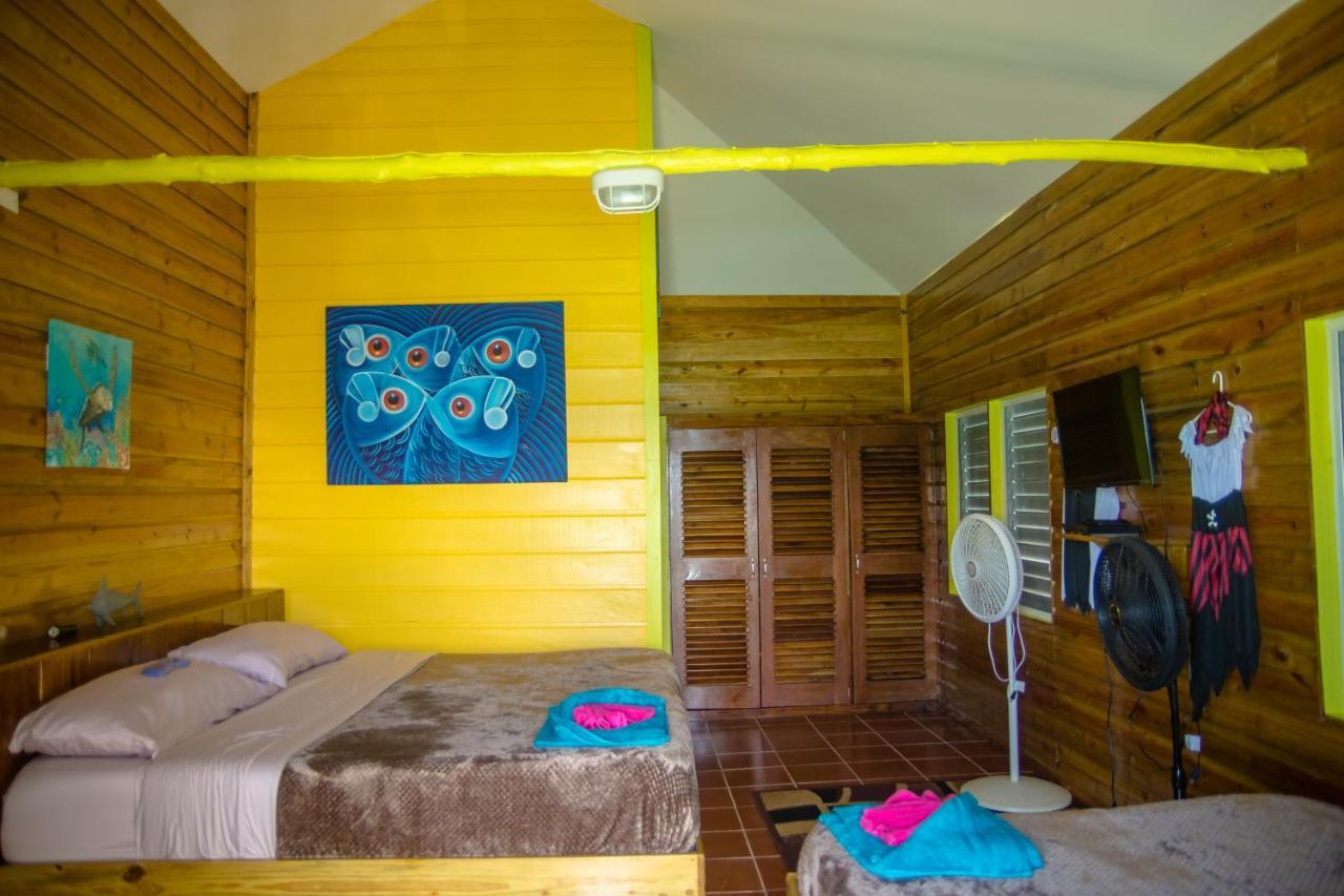 King Lewey'S Island Resort Placencia Exterior foto
